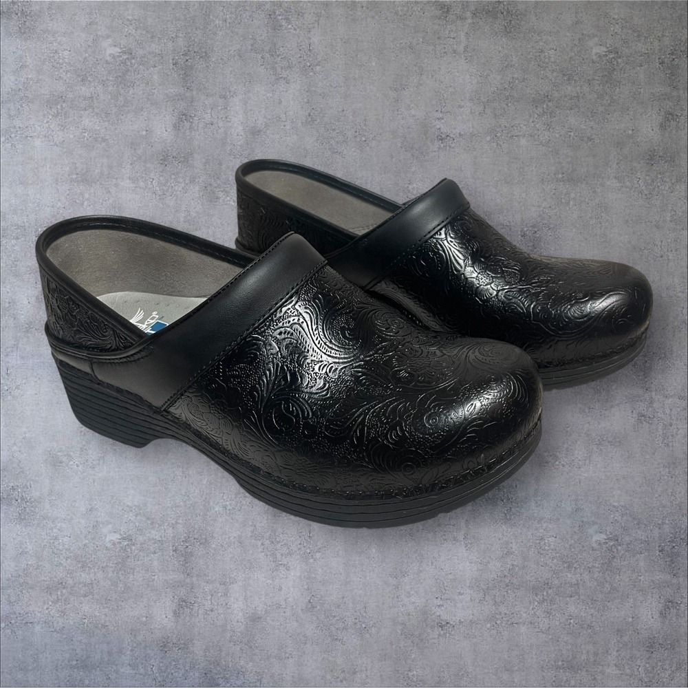 Dansko LT Black Tooled Leather Clogs Womens 39  Embossed Floral Slip On Shoes